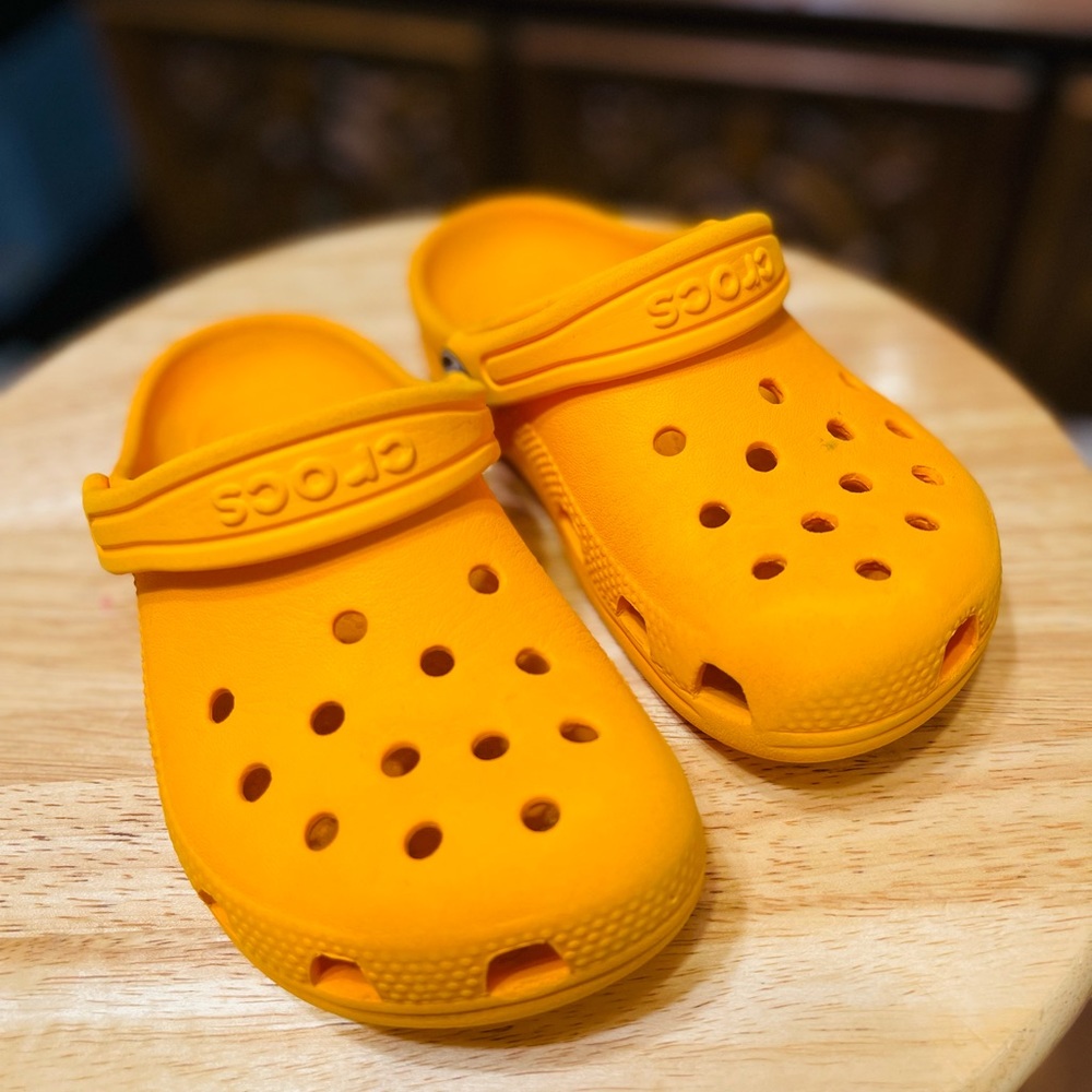 CROCS C11